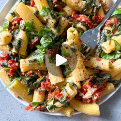 One-pot 20 Minute Creamy Sun Dried Tomato Pasta