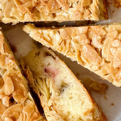 Rhubarb Toscakaka With Vaniljsås