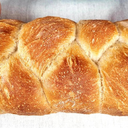 Soft Braided Yogurt Bread With Crispy Crust - Perfect For Sandwiches