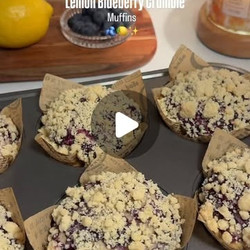 Bakery-style Lemon Blueberry Crumble Muffins