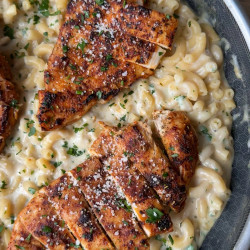 One Pan Garlic Parmesan Mac N Cheese