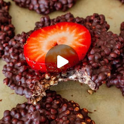 Crunchy 3 Ingredient Choc Strawberry Discs