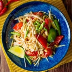 Thai Green Papaya Salad ส้มตำไทย (Som Tum Salad)