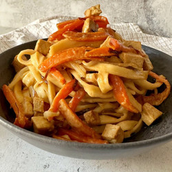 Udon Alle Carote, Burro Di Arachidi E Tofu