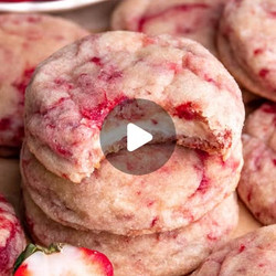 Strawberry Cheesecake Cookies
