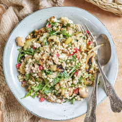 Parelcouscous Salade Met Geroosterde Bloemkool
