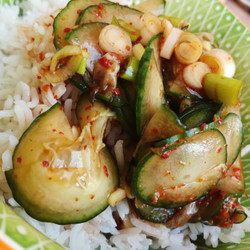 Salade De Concombre Sur Riz, Style Coréen