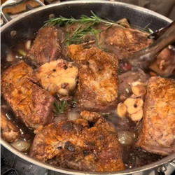 Braised Short Ribs With Garlic Mashed Potatoes