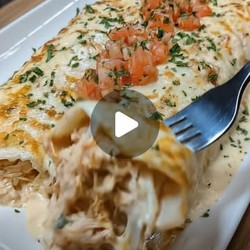 Cheesy Queso Chicken Enchiladas
