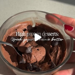 Protein-packed Chocolate Yogurt Bowl