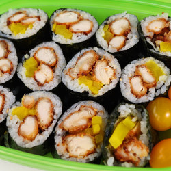 Chicken Gimbap (dakgogi-gimbap: 닭고기김밥)