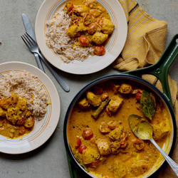 Black Pepper And Bay Leaf Chicken Curry With Tomatoes