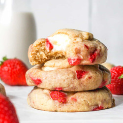Strawberry Cheesecake Cookies