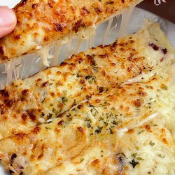 Air Fryer Cheesy Garlic Bread: Quick, Easy, Low-carb