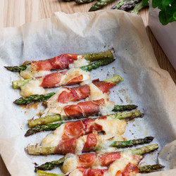 Prosciutto-wrapped Asparagus With Goat Cheese