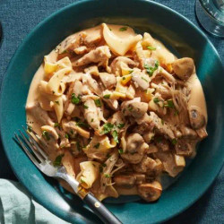 Slow Cooker Chicken Stroganoff
