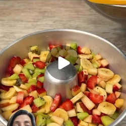 Bolo Sem Farinha Com Creme De Laranja E Frutas