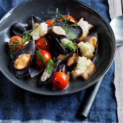 Lennox Hastie’s Wood-fired Mussels, Tomatoes And Toasted Sourdough Bread