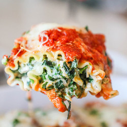 Creamy Spinach Chicken Lasagna Roll Ups