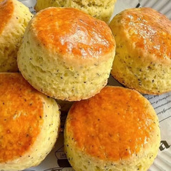Lemon &amp; Poppy Seeds Scones