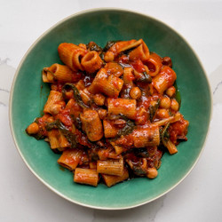 *Vegan* Puttanesca [One-Pot Tomato Chickpea Pasta]