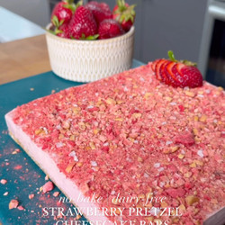 No-bake Strawberry Pretzel Crunch Cheesecake Bars