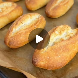 Mini Baguettes [3 ingredients, no kneading]