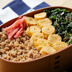 Tricolor Soboro Chicken