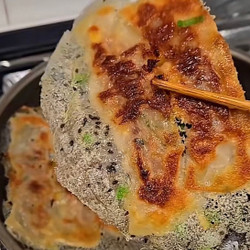 Crispy stretched fried wontons