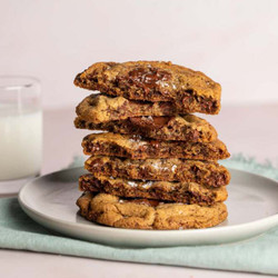 Our Favorite Ever Ooni Volt Chocolate Chip Cookies