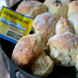 Quick Sun Dried Tomato Basil Pan Rolls