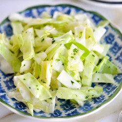 Cabbage Salad With Garlic And Lemon