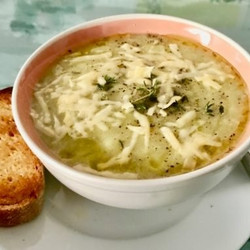 Creamy Cauliflower &amp; Leek Soup