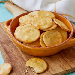 Buttery Homemade Ritz Crackers