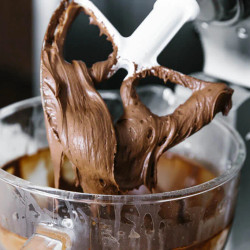 Vegan Chocolate Buttercream Frosting (dairy-free, Paleo)