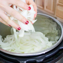 Easy Oil-free Vegan Caramelized Onions In The Instant Pot