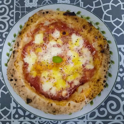 Easy poolish pizza dough