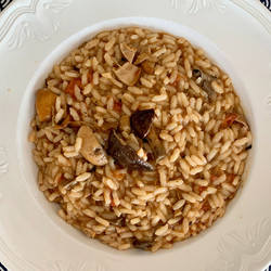 Risotto Met Gedroogd Eekhoorntjesbrood En Tomaten
