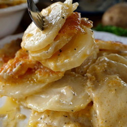 Cheesy Garlic Scalloped Potatoes