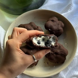 Blueberry And Yoghurt Chocolate Clusters
