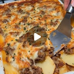 Cheesy Beef &amp; Potato Casserole