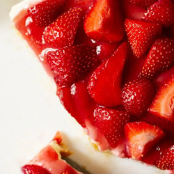 Philadelphia &amp; Condensed Milk No Bake Strawberry Cheesecake