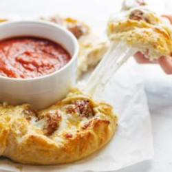 Cheesy Meatball Pull-apart Pizza Ring