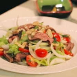 Spicy Steak Salad ยำเนื้อย่าง  (yum Neua Yang)