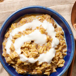 High-protein Cinnamon-roll Oatmeal
