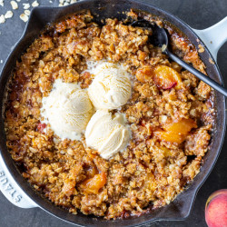 Easy Peach Crisp Recipe (crispy &amp; Juicy)