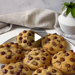 New York City-style Chocolate Chip Cookies
