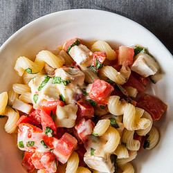 Pasta With Tomatoes, Garlic, Basil &amp; Brie