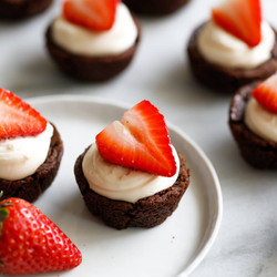 Cream Cheese Frosting for Brownies and Strawberries