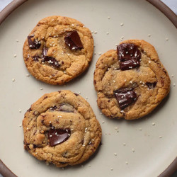 One-bowl Crunchy Sesame Choco-chunk Cookies
